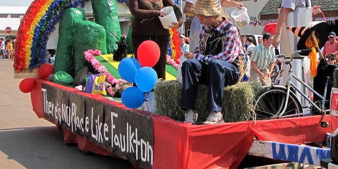 Dorothy and Toto from the Wizard of Oz would have been right at home on the McCloud Family Float “There’s No Place Like Faulkton.” The float captured first in the Best Reunion/Family category. Photo by Faulk County Record