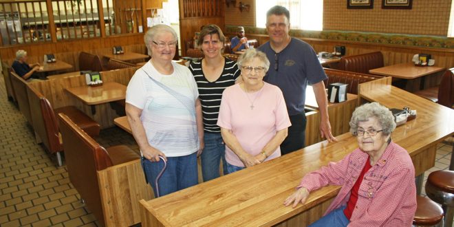 From left, Shirley Jungwirth, Karen Gall, Janette Noyes and Lee Noyes are some of the faces that customers see at Leo’s Good Food. Seated is  one of those longtime customers,      		Juanita Sanger. Photo by Wendy Royston/Dakotafire Media