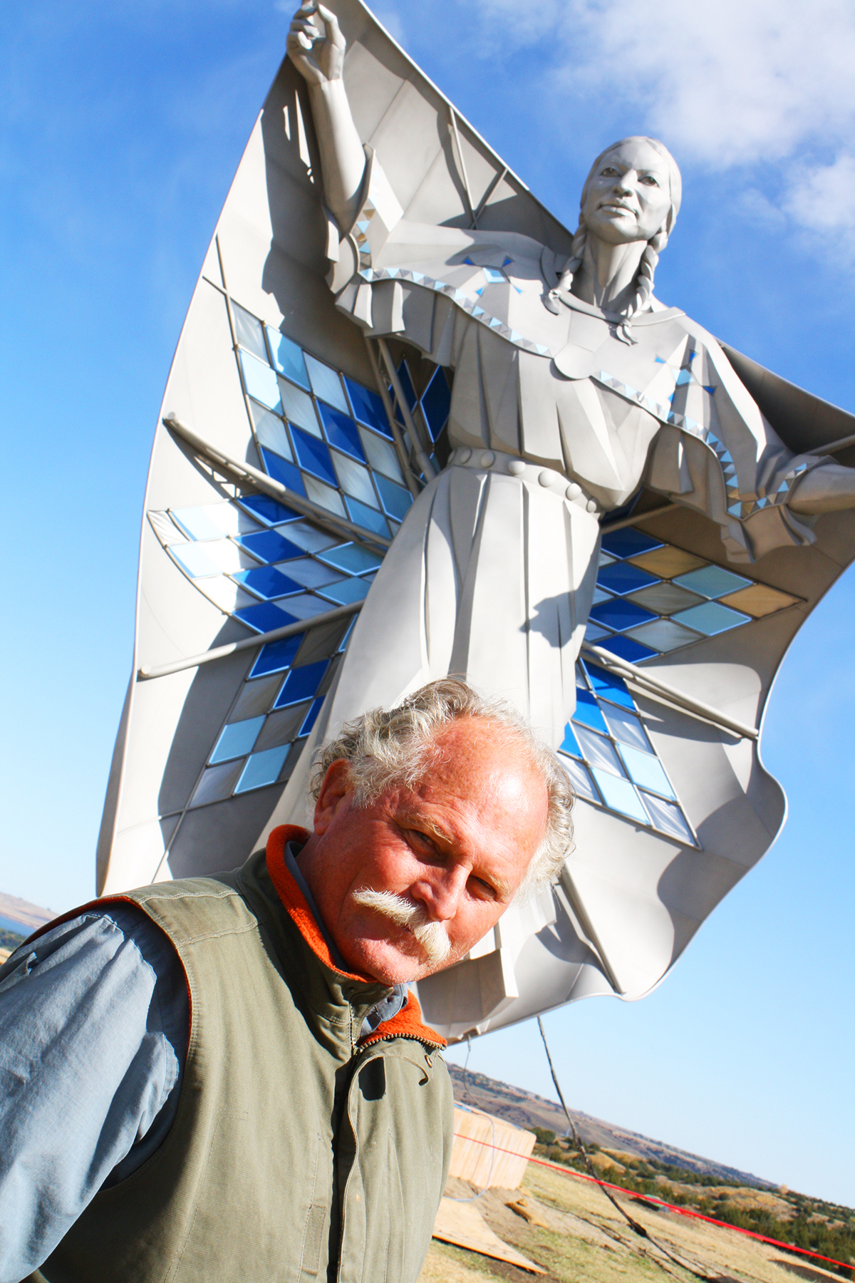 Dale Lamphere stands before his creation, “Dignity: Of Earth and Sky,” near Chamberlain, S.D. Photo by Wendy Royston/Dakotafire Media